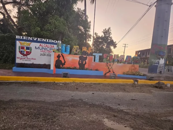 ¿Aguaje o realidad?": Autoridades adornan entrada del sector Juan Thomas y olvidan reclamos