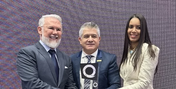 Enzo Odoguardi, Alejandro Mota y Annie Odoguardi. Fuente externa