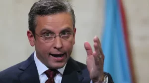 Exgobernador de Puerto Rico dice vendieron 6 mil almas por 180 MM de dólares al entregar lista de indocumentados