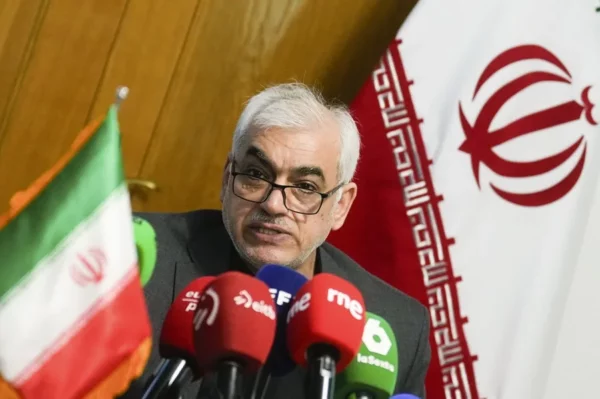 El embajador de la R. I. de Irán en España, D. Reza Zabib, en la sede de la Embajada de Irán en Madrid.