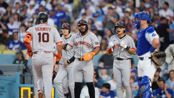 Jugadores de los Gigantes celebran triunfo