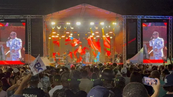 Héctor Acosta llenó de música a Bonao