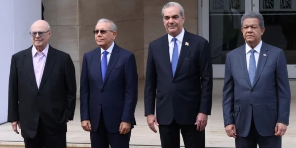 Hipólito Mejía, Danilo Medina, Leonel Fernández y el presidente Luis Abinader se reunieron por segunda vez ante la crisis haitiana. Chaimy Soriano
