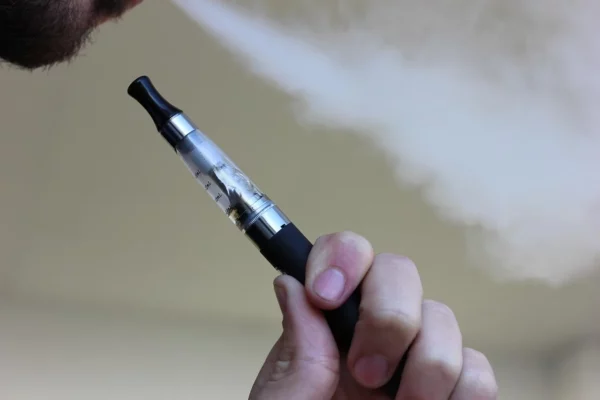 El vaper es la nueva adicción silenciosa de jóvenes y adultos