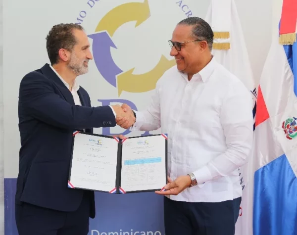 José Luis Ganivet y Ángel David Taveras Difo, directivos de ambas entidades. Fuente externa