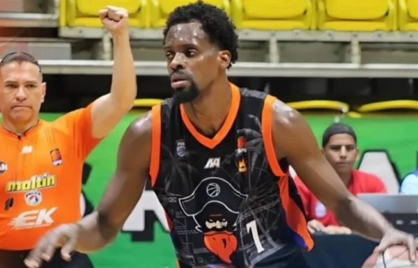 Juan Miguel Suero se luce en el torneo de la Superliga de Baloncesto de Venezuela. Fuente externa