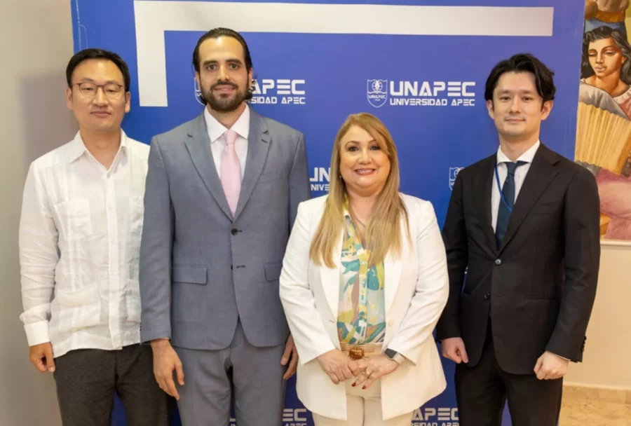 Jusang Lee, José Antonio Gil, María Luisa Montás y Taeshin Ha. Fuente externa