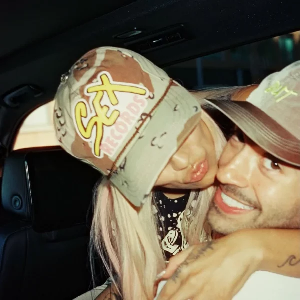 Las románticas fotos de Feit y Karol G