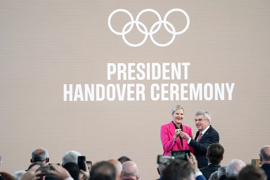 Kirsty Coventry y Thomas Bach Kirsty Coventry y Thomas Bach