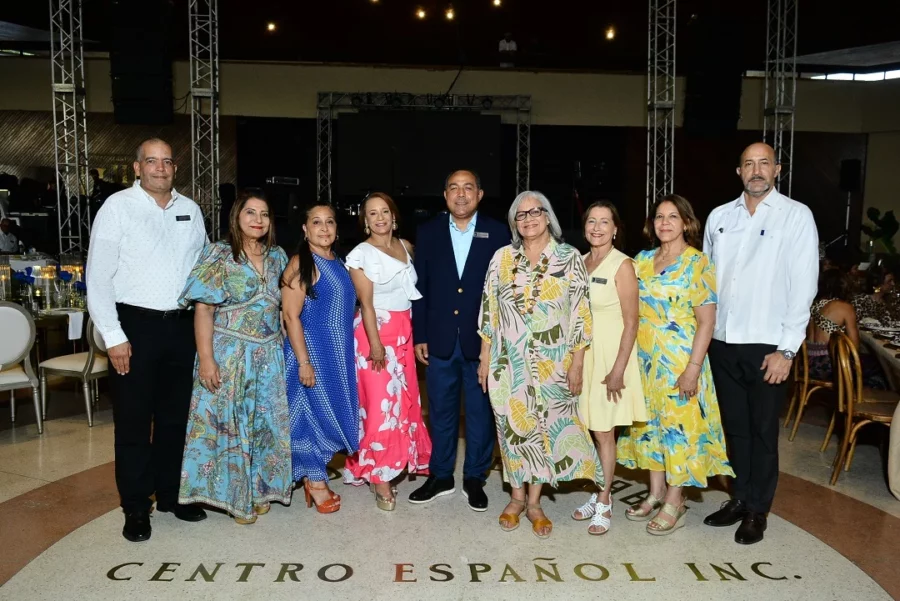 La directiva de la entidad durante el encuentro social. La directiva de la entidad durante el encuentro social.