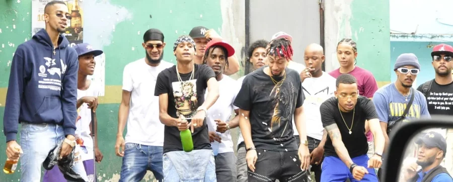 La mayoría de los videoclips de estos artistas se producen con la misma gente del barrio y en el entorno real, sin modelos ni escenografías. Archivo La mayoría de los videoclips de estos artistas se producen con la misma gente del barrio y en el entorno real, sin modelos ni escenografías. Archivo