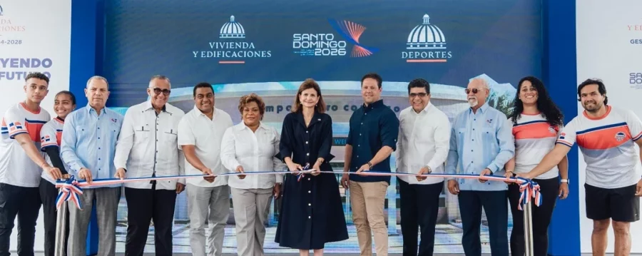 La vicepresidenta Raquel Peña corta cinta para hacer formal entrega del Campo de Tiro con Arco del Parque del Este. Fuente externa La vicepresidenta Raquel Peña corta cinta para hacer formal entrega del Campo de Tiro con Arco del Parque del Este. Fuente externa