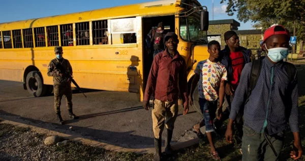 Las autoridades han repatriado a miles de haitianos indocumentados desde que se inició el proceso migratorio. archivo