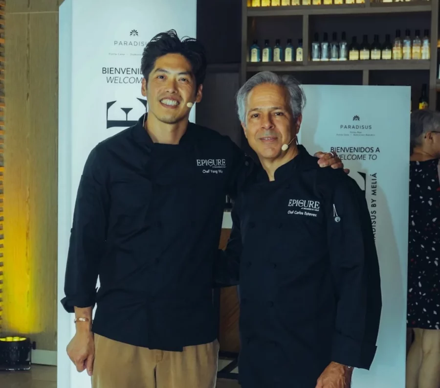 Los chefs Yong Wu y Carlos Estévez. Fuente externa
