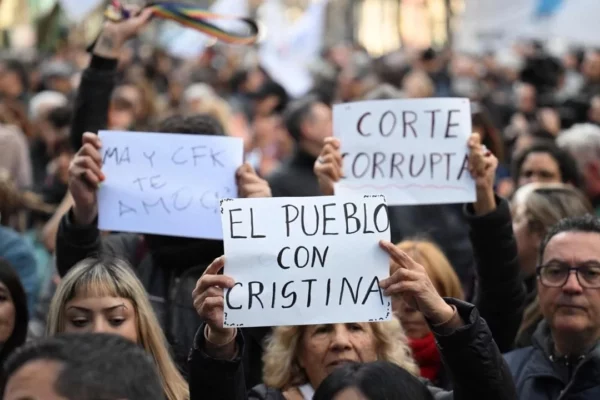 Manifestaciones-en-respaldo-a-Cristina-Fernandez