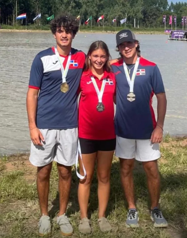 Mario, Francesca y Paolo siguen dando pasos interesantes dentro del esquí acuático. Fuente externa