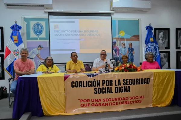 Miembros de la Coalición por la Seguridad Social Digna.