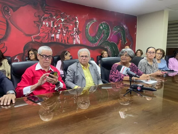 Miembros del Colegio Médico en rueda de prensa