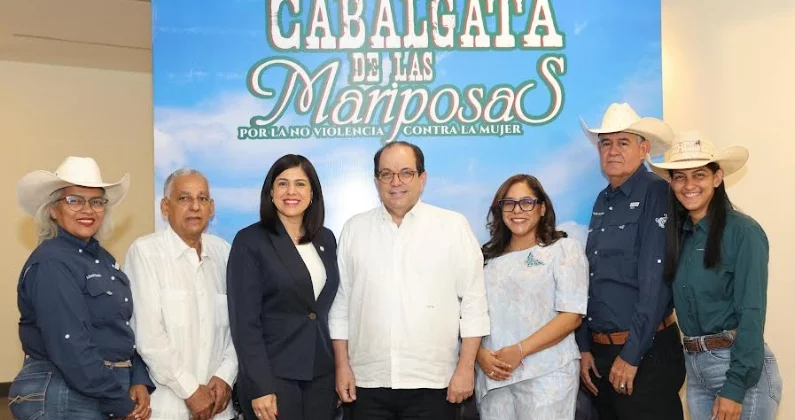 Miembros del Comité Organizador, con Franklin de la Mota. Fuente externa
