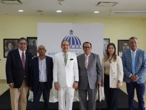 Ministerio de Cultura otorga a José Enrique García el Premio Internacional Pedro Henríquez Ureña.