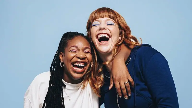 Mujeres riendo Mujeres riendo