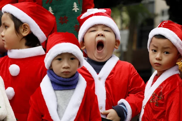 Vietnam elimina el límite de dos hijos por baja natalidad