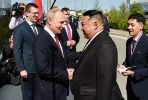 Imagen de archivo del presidente ruso, Vladímir Putin, y su homólogo norcoreano, Kim Jong-un, durante un encuentro en Rusia.