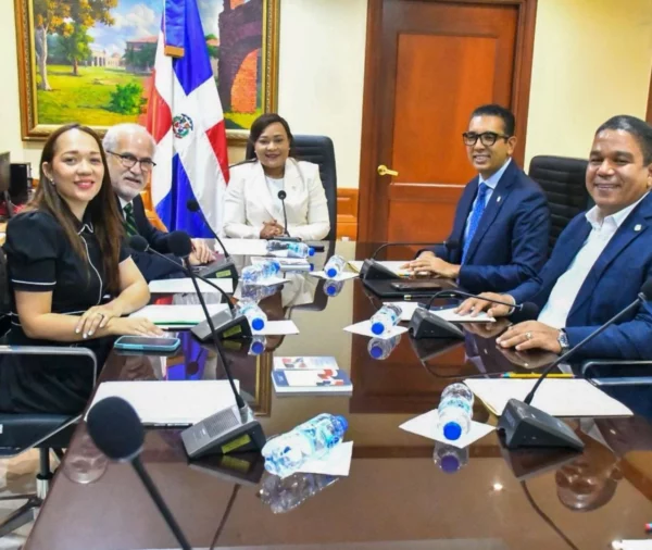 Participación Ciudadana fue recibida por la comisión de senadores que estudia el proyecto de Ley de Libre expresión