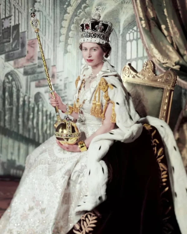 Queen_Elizabeth_II_on_her_Coronation_Day
