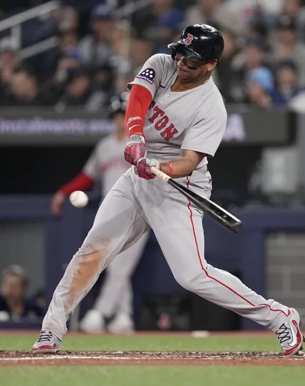 Rafael Devers se despidió de los Medias Rojas eon emotivo mensaje en las redes sociales. AP