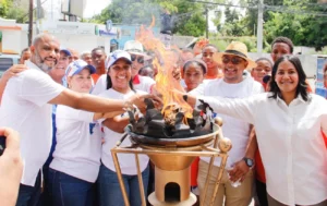 Recorrido antorcha en el municipio de Neyba