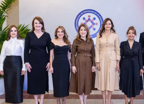 Ridalbi Mateo, Francesca Peña, Nelly Azar, Jacqueline Viteri, Celeste Pérez y Sobeya Salazar. Fuente externa