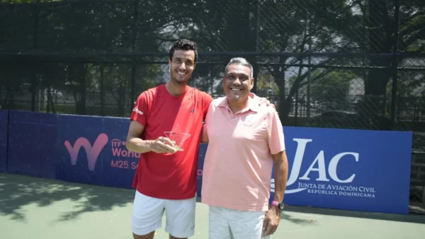 Roberto Cid, premiado por Sixto Camacho.