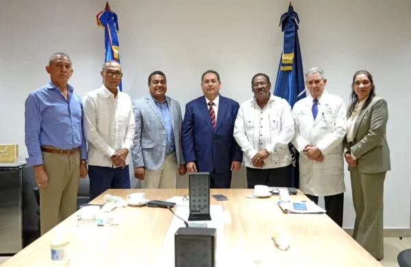 Desde la izquierda, José Luis López, Milton Pinedo, José P. Monegro, Mario Lama, Edisson Féliz, José Joaquín Puello y Wilsy López.