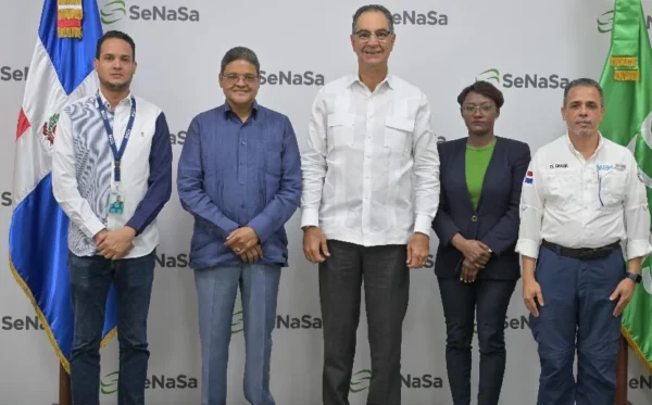 Santiago Hazim y Juan Manuel Méndez juntos a colaboradores. Fuente externa