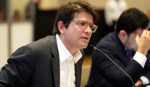 Senador colombiano Uribe Turbay sigue en “máximo estado de gravedad”, según informe médico