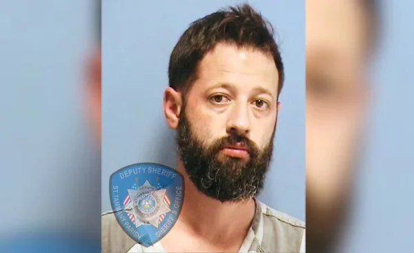 Joseph Boatman, de 32 años, enfrenta cargos tras la muerte de su hija de 21 meses, dejada en un coche bajo temperaturas extremas.