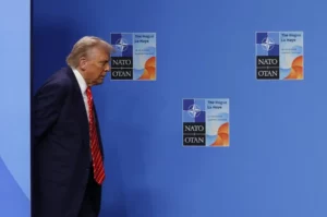 El presidente de Estados Unidos, Donald Trump, a su llegada a la cumbre de la OTAN que se celebra este miércoles en La Haya, Países Bajos.