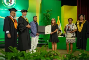 UCSD realiza 97° graduación liderada por áreas de educación y salud