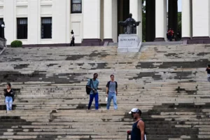 La famosa Escalinata de la Universidad de La Habana fue escenario de innumerables manifestaciones que acabaron por marcar el rumbo del país.