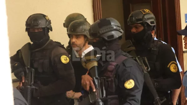 Agentes penitenciarios trasladan a Antonio Espaillat, dueño discoteca Jet Set