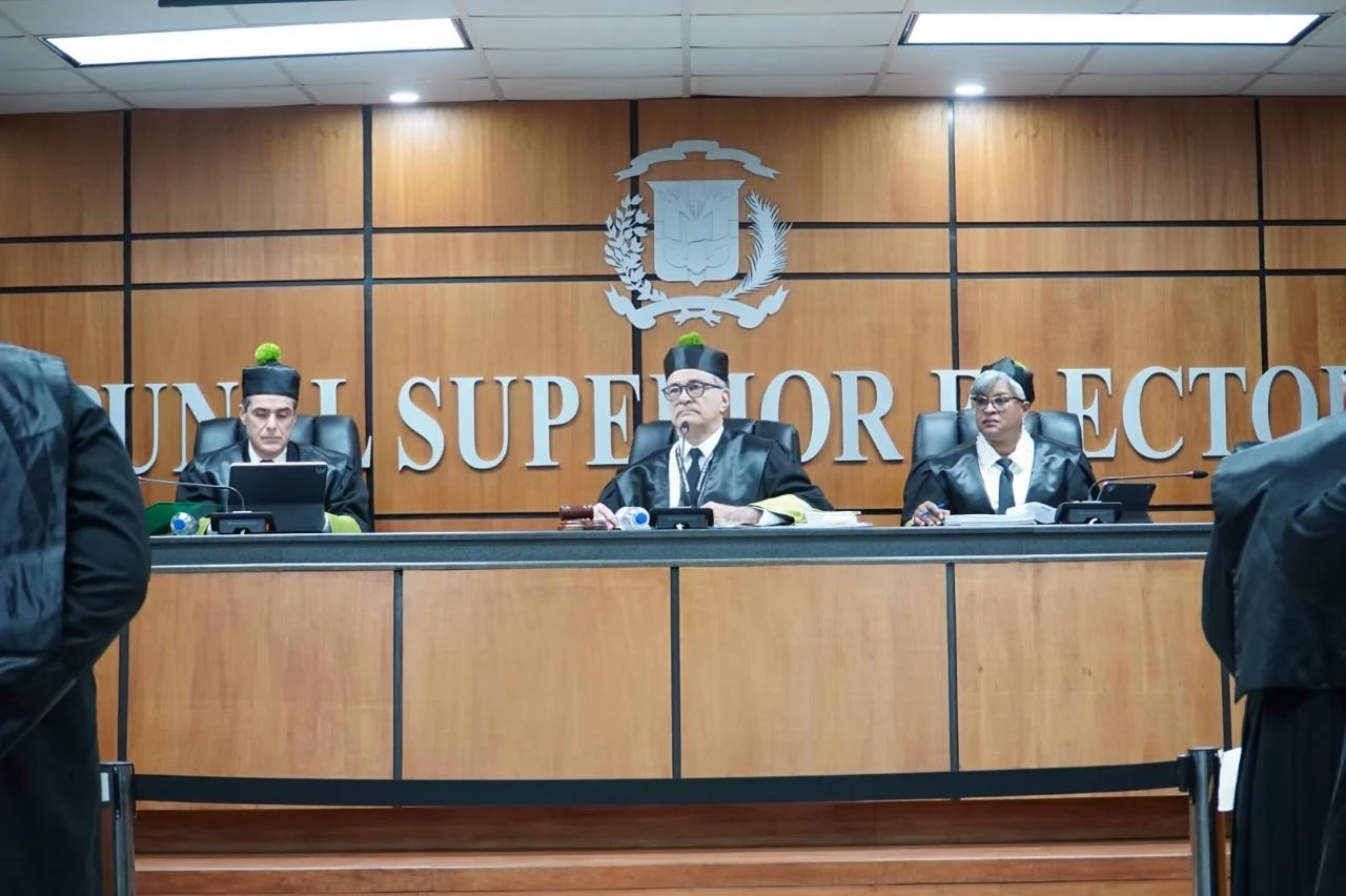TSE anula resoluciones de la JCE sobre financiamiento electoral y boletas