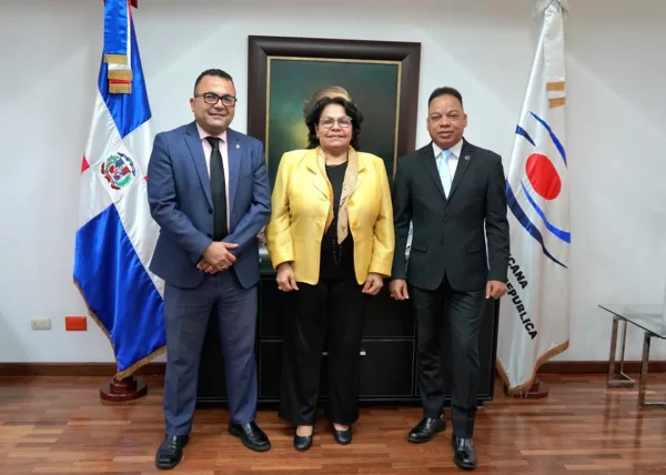 Cámara de Cuentas recibe visita de COOPROUNI para fortalecer vínculos de intercooperativismo