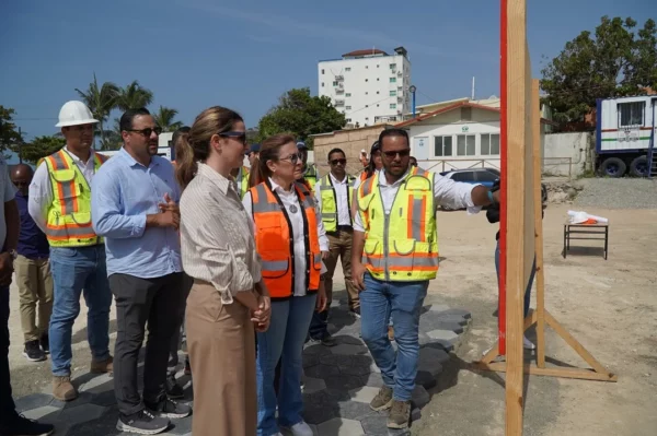 Carolina Mejía realizó un recorrido para supervisar las obras del Malecón Deportivo y del Paseo 30 de Mayo