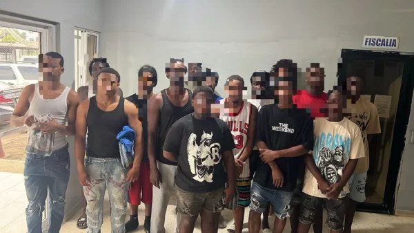 Policía desmantela puntos de drogas, ocupa máquinas tragamonedas y motocicletas, y detiene varias personas en operativos en Villa Mella, SDN