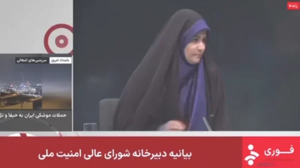 La presentadora abandonó la transmisión tras escucharse una fuerte explosión.