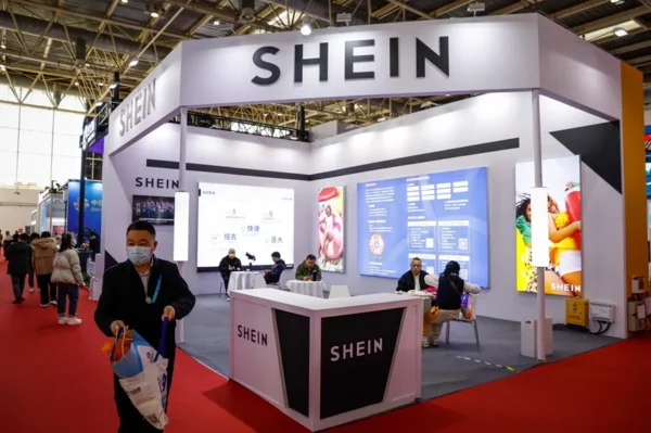 Imagen de archivo de un stand de Shein durante la Exposición Internacional de la Cadena de Suministro de China en Pekín.