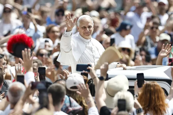 León XIV llama a explorar el universo por un mundo justo y pacífico