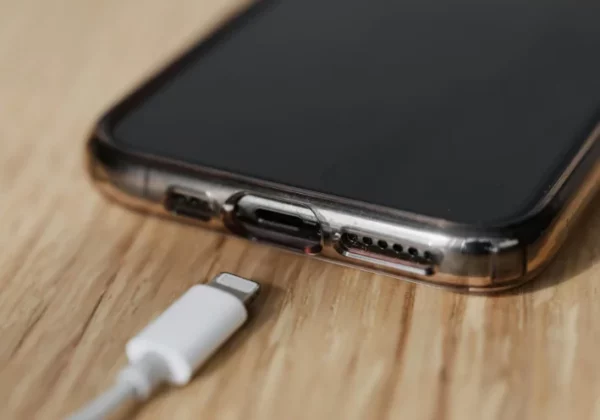 Orificio sonido del celular