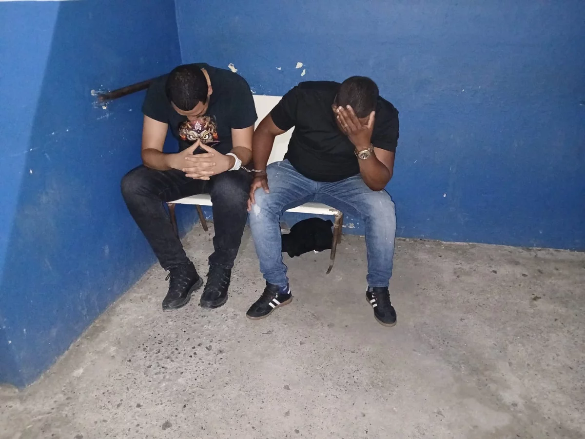 policias ladroes